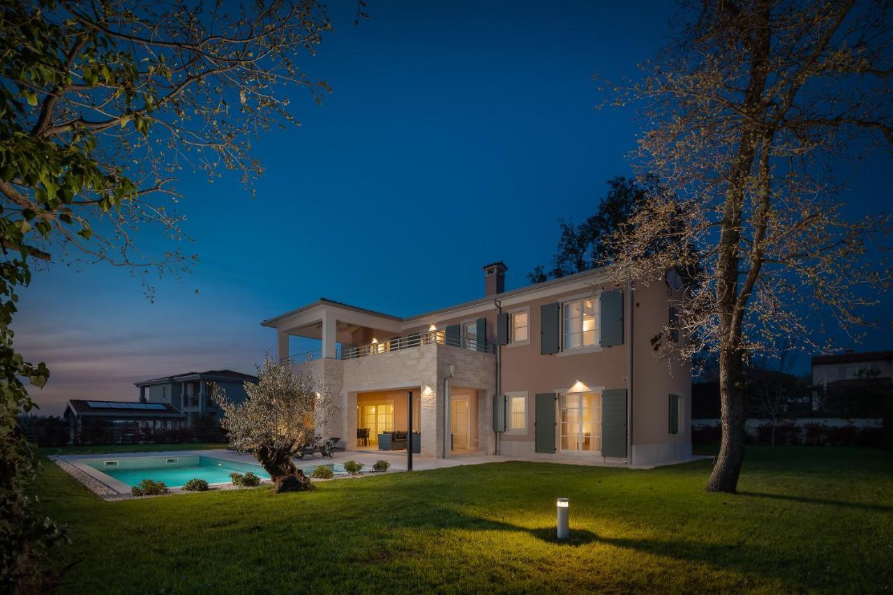 Villa Estelle By Ilc Бртонигла Экстерьер фото